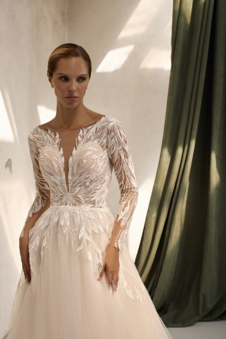 https://www.sposa-lia.com/images/stories/virtuemart/product/per-in white-032-louisa-02.jpg